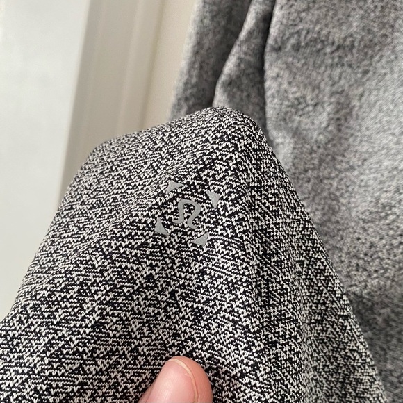 Lululemon Mens Grey Metal Vent Tech Long Sleeve Shirt - Picture 4 of 4